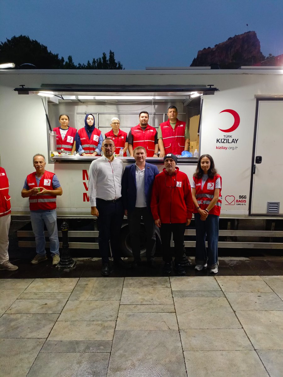 15 Temmuz Demokrasi ve Milli Birlik Günü etkinlikleri kapsamında Zafer Meydanında Valiliğimiz himayesinde faaliyet gösteren Afyonkarahisar  Kızılay Şube Başkanlığının standını ziyaret ettik.

#15Temmuz 
#ZaferinAdıTürkiye🇹🇷