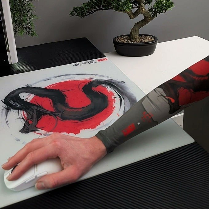 ZerkGamingMods's tweet image. The @TjExclusives / @HitboxStudio_gg &quot;Life and Death&quot; collection is now in stock 🔥

- Control Focused Ceramic hard pad
- Full white silicone base
- 3mm thick glass core

Arm &amp;amp; Hand / Wrist Zen Arm sleeves are also available!

zerkgamingmods.co.uk/product/cerapa…