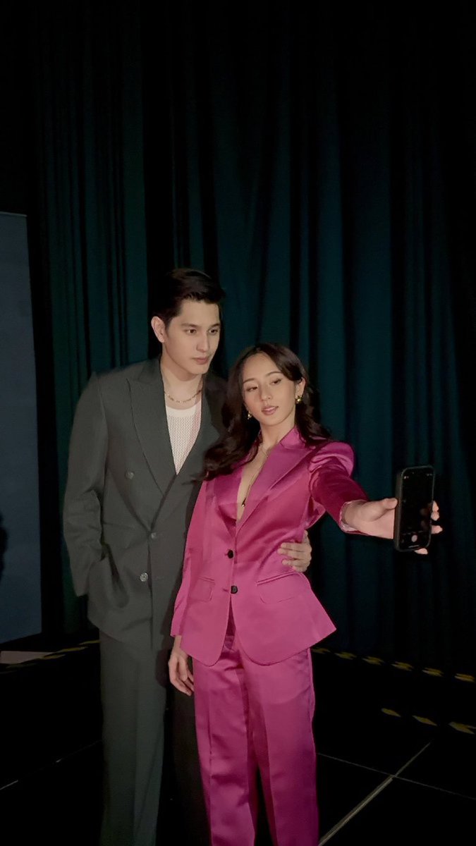 loveyynimossing's tweet photo. galing! mag picture gamit ang phone nila pero i ge gatekeep! sana naman may mai upload kahit isa! https://t.co/FwzBOiQzVq
