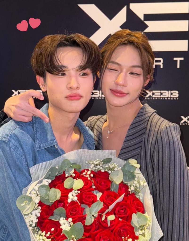 น่ารักกันมากจัง เด็กเร้กซัพพอร์ตเด็กเร้ก 
เติบโตเป็นศิลปินกันหมดแล้ว🥹✨

wish you the best on this new path kub
<a href="/kkennatthapong/">เคนจุงเคนจงเคนจิ</a> 

#kennatthapong 
#XEBIS_PRESSCON #XEBISENTERTAINMENT #Lego_Rapeepong