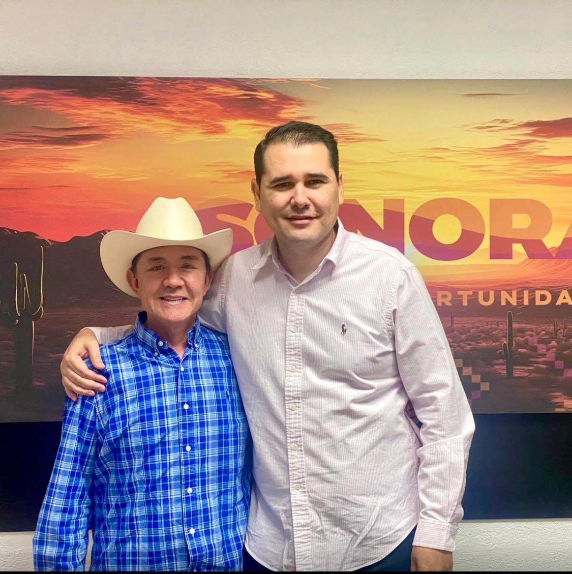 Un gusto coincidir con un gran amigo y aliado de Cajeme: el secretario de Gobierno, <a href="/AdolfoSalazar_/">Adolfo Salazar</a> 🤝

Compartimos proyectos, ideas y sobre todo, el compromiso firme de seguir impulsando el desarrollo de nuestro municipio.

¡Seguimos construyendo un mejor Cajeme para todos.