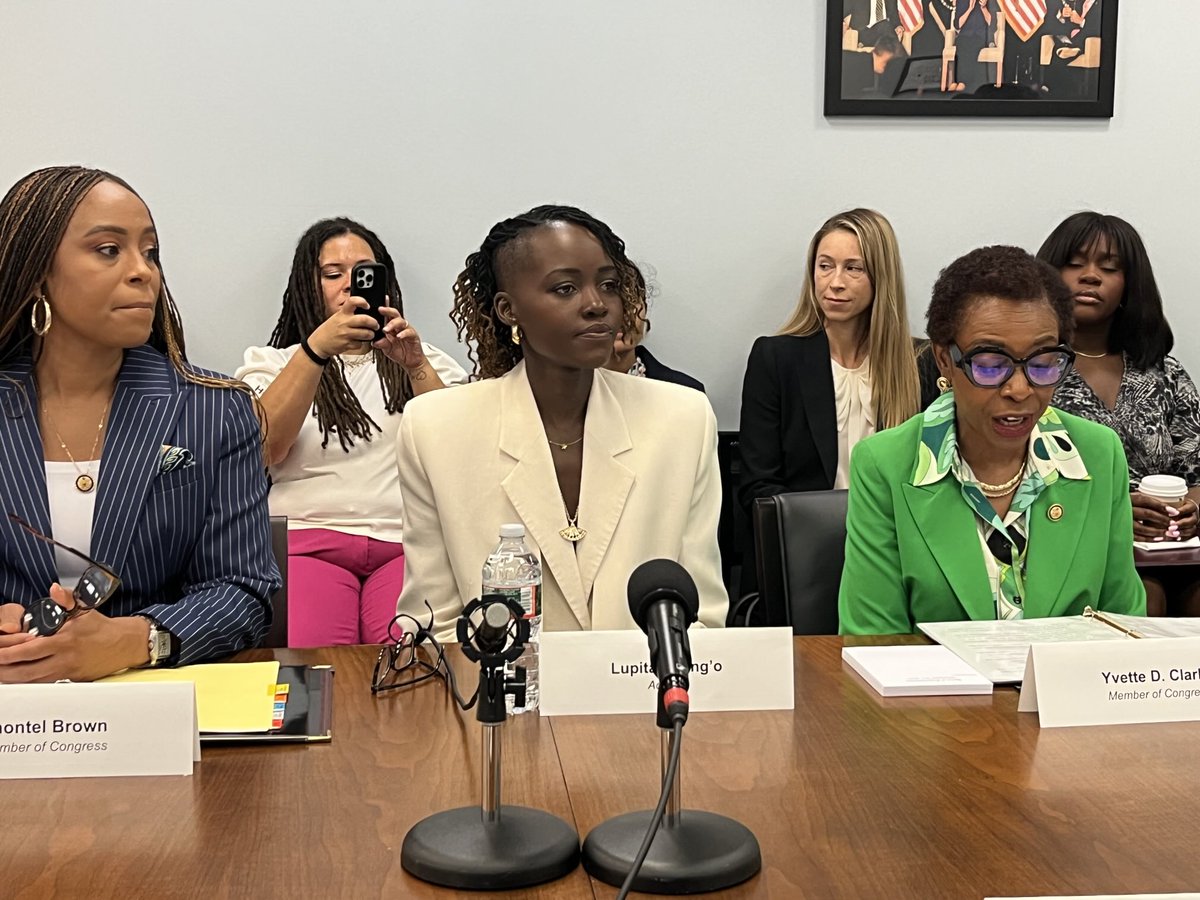 dberrygannett's tweet image. Lupita Nyong’o joined members of the Congressional Black Caucus and advocates to talk about efforts to boost funding for fibroid research. Black women are disproportionately impacted by the health issue. @TheBlackCaucus, @Lupita_Nyongo, @FibroidFoun