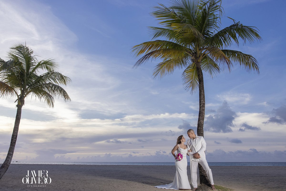 JavierOlivero5's tweet photo. Baptista and Talibe wedding.
Decor: Natalia Liriano
Photos: Javier Olivero Photography
Venue: Courtyard Marriott Amnel Courtyard by Marriott Isla Verde Beach Resort
Do you want to see more pictures like these? Visit: https://t.co/2CElmt8qXM https://t.co/qFZ0nuze3h