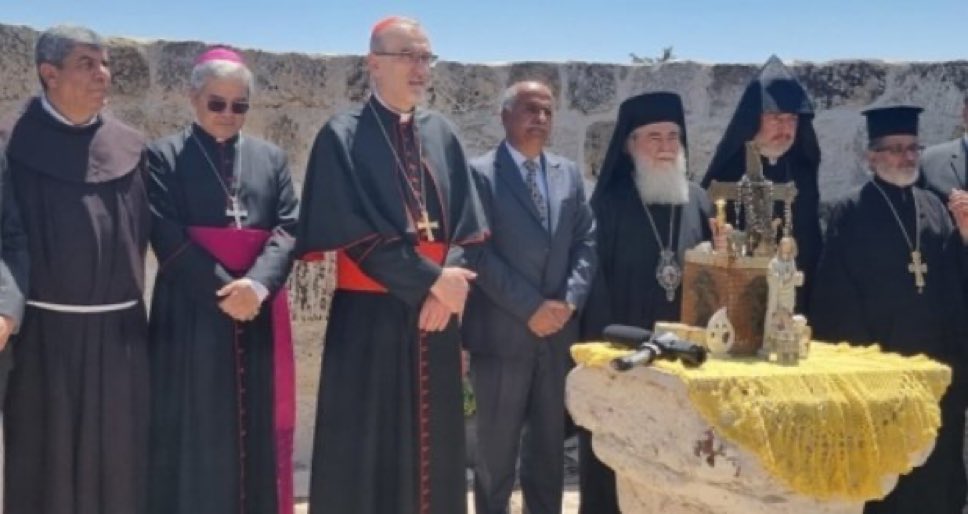 frevagoras's tweet image. Brothers in Christ praying for peace in Palestine.
The war must end.