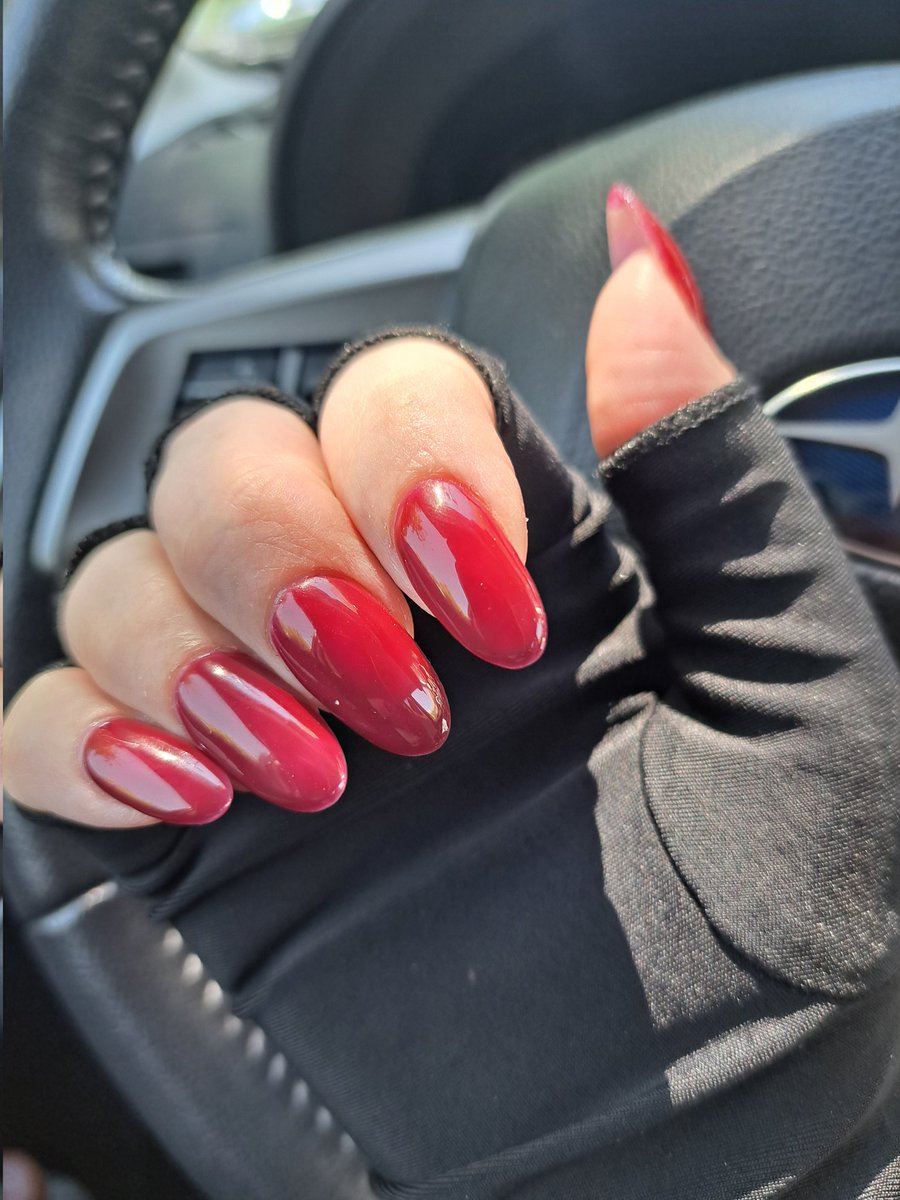 Errand day! Just finished up with a fresh mani/pedi, driving gloves are on, next stop...lunch! 😊