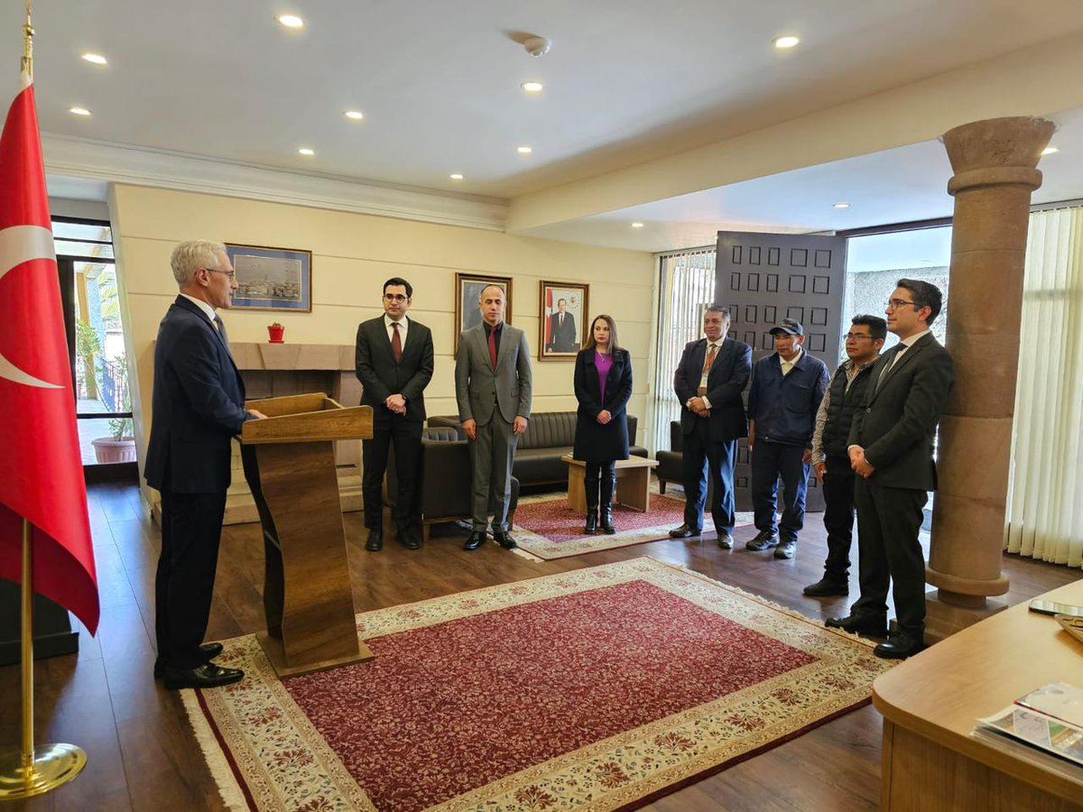 15 Temmuz hain FETÖ darbe girişiminin akim kılınmasının 9. yıldönümünde Büyükelçiliğimizde bir anma töreni gerçekleştirilmiştir.

Vatan ve demokrasi uğruna canlarını feda eden kahramanlarımızı saygı ve rahmetle anıyoruz. 

15 Temmuz Demokrasi ve Mili Birlik Günümüz kutlu olsun🇹🇷