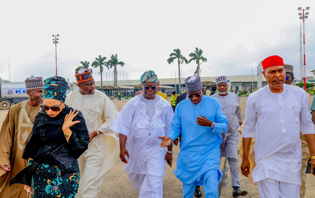 OfficialAPCNg's tweet image. Led by the APC acting National Chairman, Hon. Bukar Dalori, members of the National Working Committee (NWC), joined mourners in Katsina state to pay last respect to the departed former President Muhammadu Buhari, GCFR.
