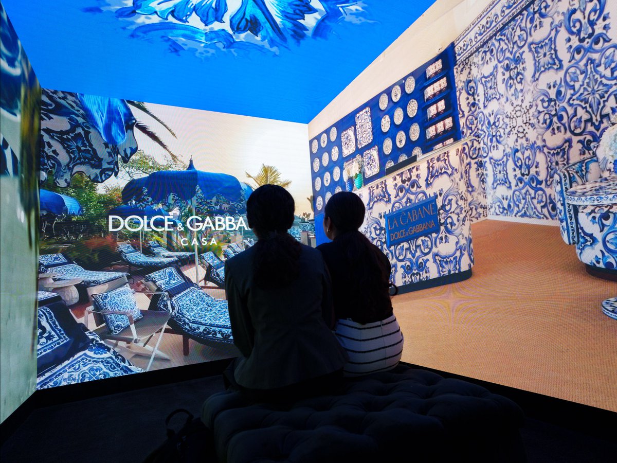 msbgu's tweet image. Our seniors have returned from an incredible journey to Italy, collaborating with DOLCE&GABBANA for their Global Business Experience! 🇮🇹 ✈️
Students presented their research directly to company executives, toured flagship stores, and attended a reception hosted by the CEO.