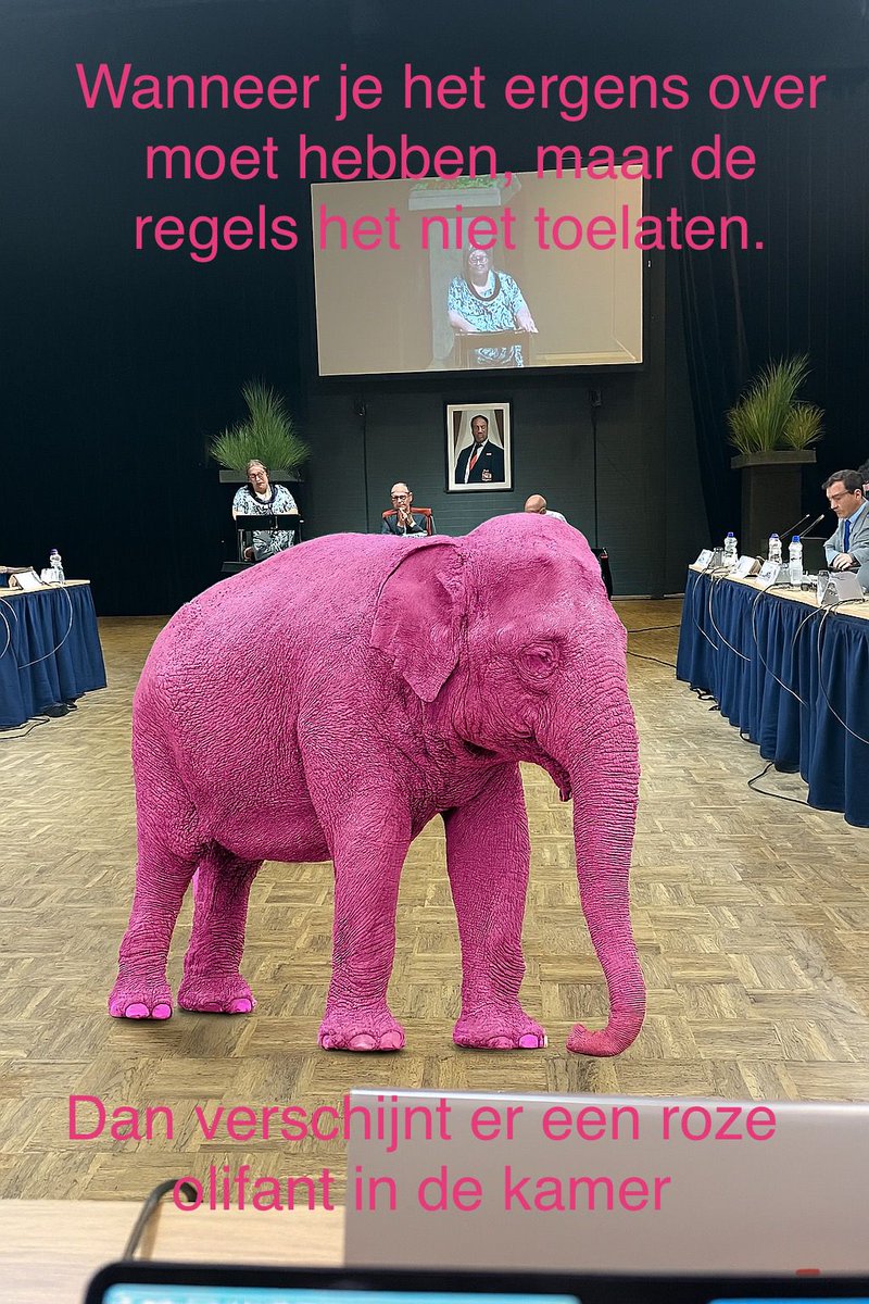 Vanavond is een voortzetting van de vergadering van 1 juli. Dus geen mogelijkheden om het nieuws rondom het AZC te bespreken. Geeft bijzondere sfeer in de zaal.