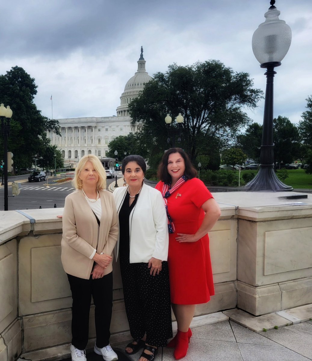 CaitlinMcWriter's tweet image. What a day in the US Capitol with my fellow DES Daughters Dr. Gwendolyn Mink (daughter of late Congresswoman Patsy Mink, a DES Mother), Andrea Gardner, and Karen Fernandes. Many thanks to Congressman Jim McGovern for his speech about DES justice today!