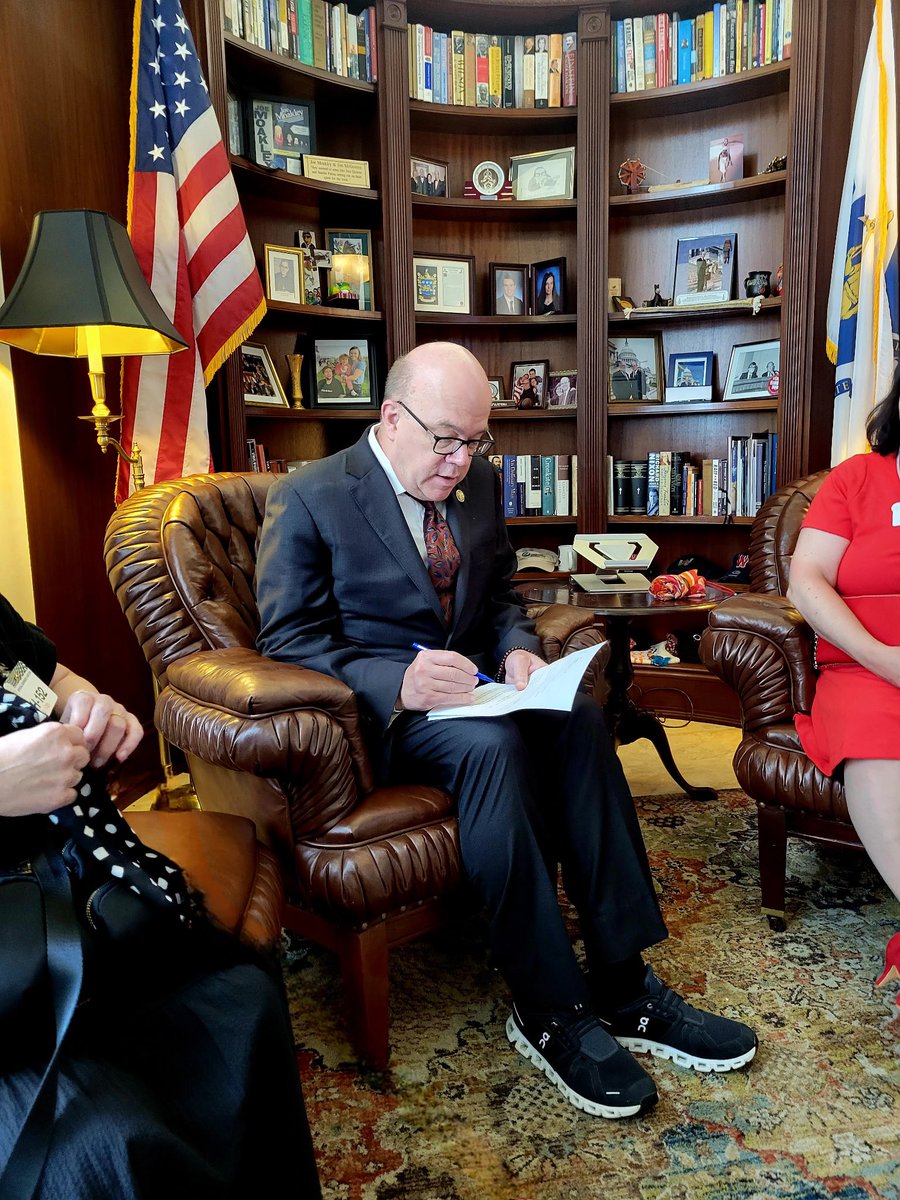 CaitlinMcWriter's tweet image. What a day in the US Capitol with my fellow DES Daughters Dr. Gwendolyn Mink (daughter of late Congresswoman Patsy Mink, a DES Mother), Andrea Gardner, and Karen Fernandes. Many thanks to Congressman Jim McGovern for his speech about DES justice today!