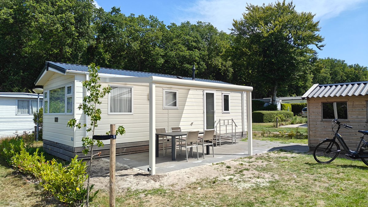 Vandaag weer twee prachtige overkappingen geplaatst. Kwalitatief hoogstaand product wat veel comfort geeft voor de gasten!
