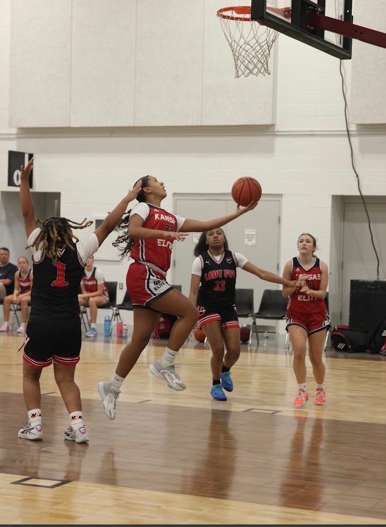 aburris26's tweet image. We had a good weekend at the @USJN March to Dayton in Ohio this weekend finishing 4-2.
Game highs: 14pts 5rbs vs Excel Titans & 13pts 6rbs vs Minnesota Suns
Excited to compete in the Blue Star Nationals this weekend in Chicago.
@KansasEliteWBB
@ladybravesgbb
@SHOtimehoops