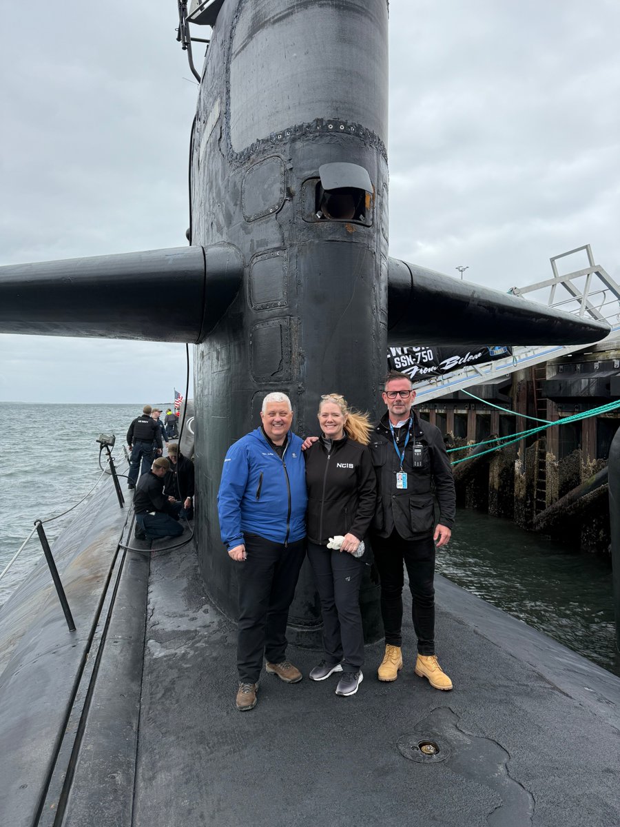 RealNCIS's tweet image. NCIS supported the historic port visit of USS NEWPORT NEWS (SSN 750) to Iceland—the first nuclear-powered U.S. submarine to make a port call there.
Thank you to our Icelandic partners for outstanding support.
#NCIS #GlobalSecurity #MissionReady #USSNewportNews #ForceProtection