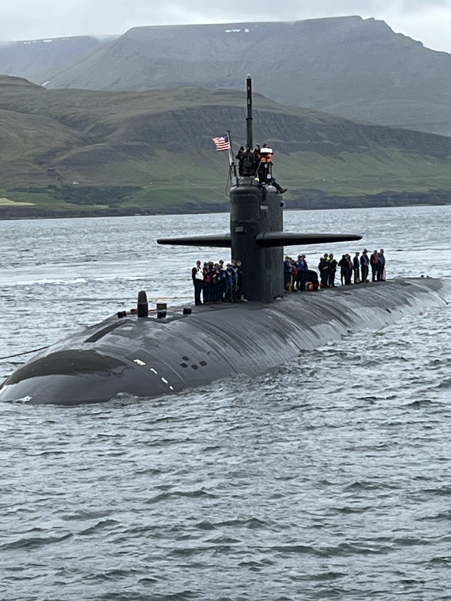 RealNCIS's tweet image. NCIS supported the historic port visit of USS NEWPORT NEWS (SSN 750) to Iceland—the first nuclear-powered U.S. submarine to make a port call there.
Thank you to our Icelandic partners for outstanding support.
#NCIS #GlobalSecurity #MissionReady #USSNewportNews #ForceProtection