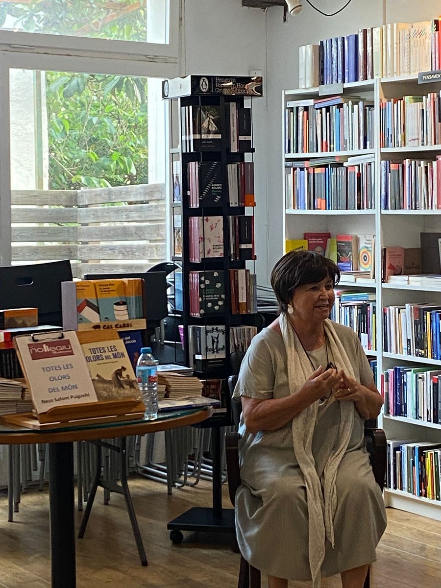 Nollegiu (@nollegiu) on Twitter photo Amb Neus Safont escoltant TOTES LES OLORS DEL MÓN <a href="/brauedicions/">brauedicions</a> Amb Neus Safont escoltant TOTES LES OLORS DEL MÓN <a href="/brauedicions/">brauedicions</a>