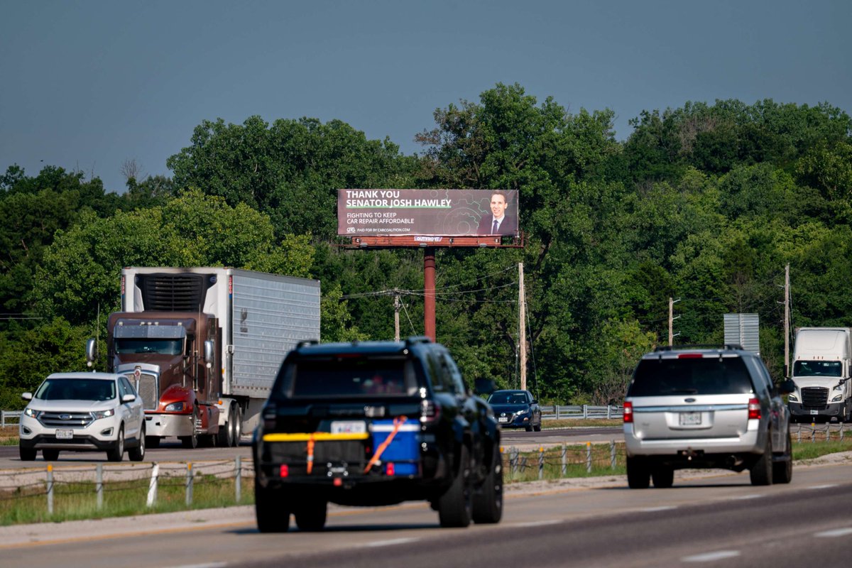 TheCARCoalition's tweet image. Thank you @SenHawleyPress for being a #RightToRepair champion!
We’re proud to show our appreciation with a pair of billboards on I-44 in Missouri. Check them out here ➡️
