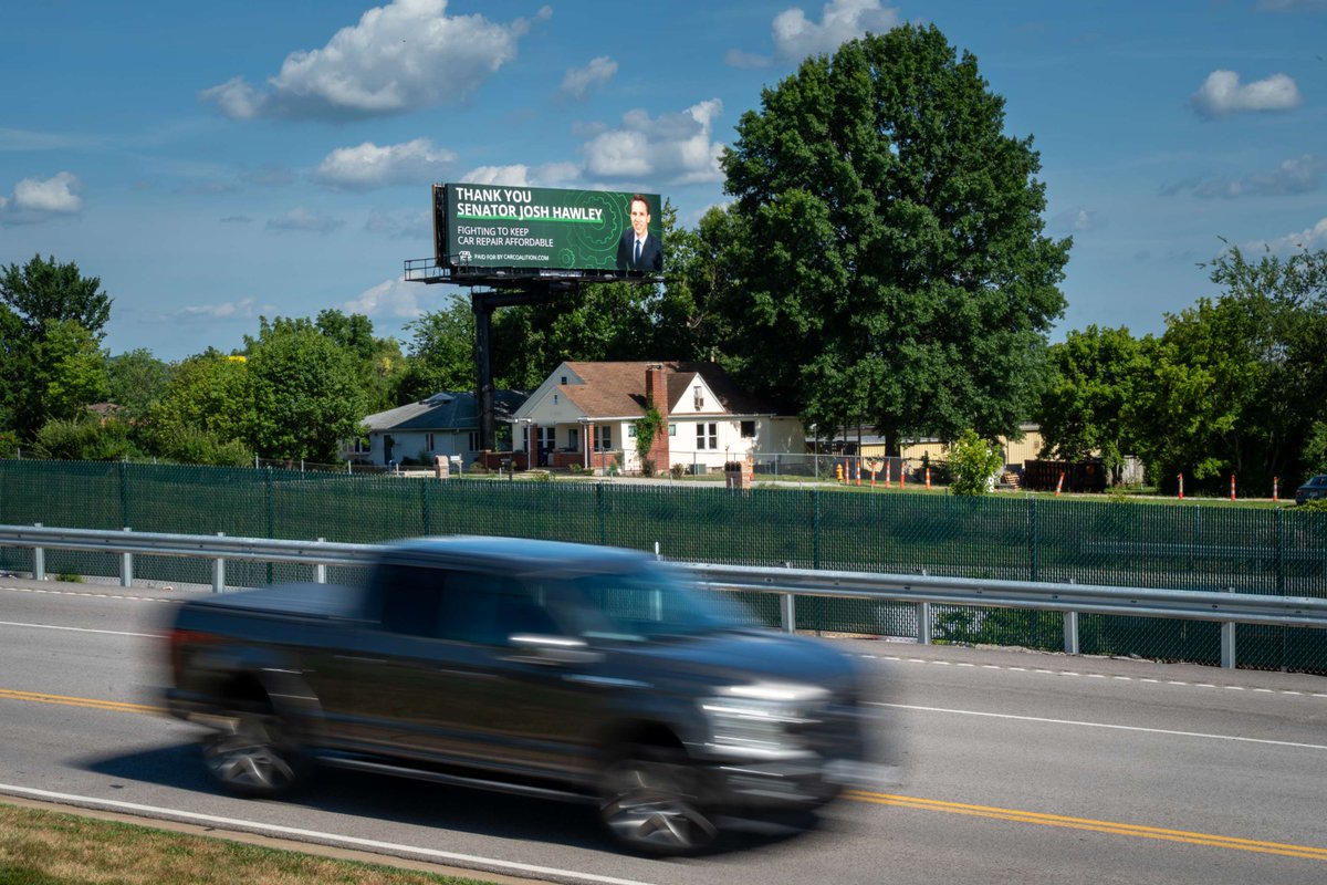 TheCARCoalition's tweet image. Thank you @SenHawleyPress for being a #RightToRepair champion!
We’re proud to show our appreciation with a pair of billboards on I-44 in Missouri. Check them out here ➡️