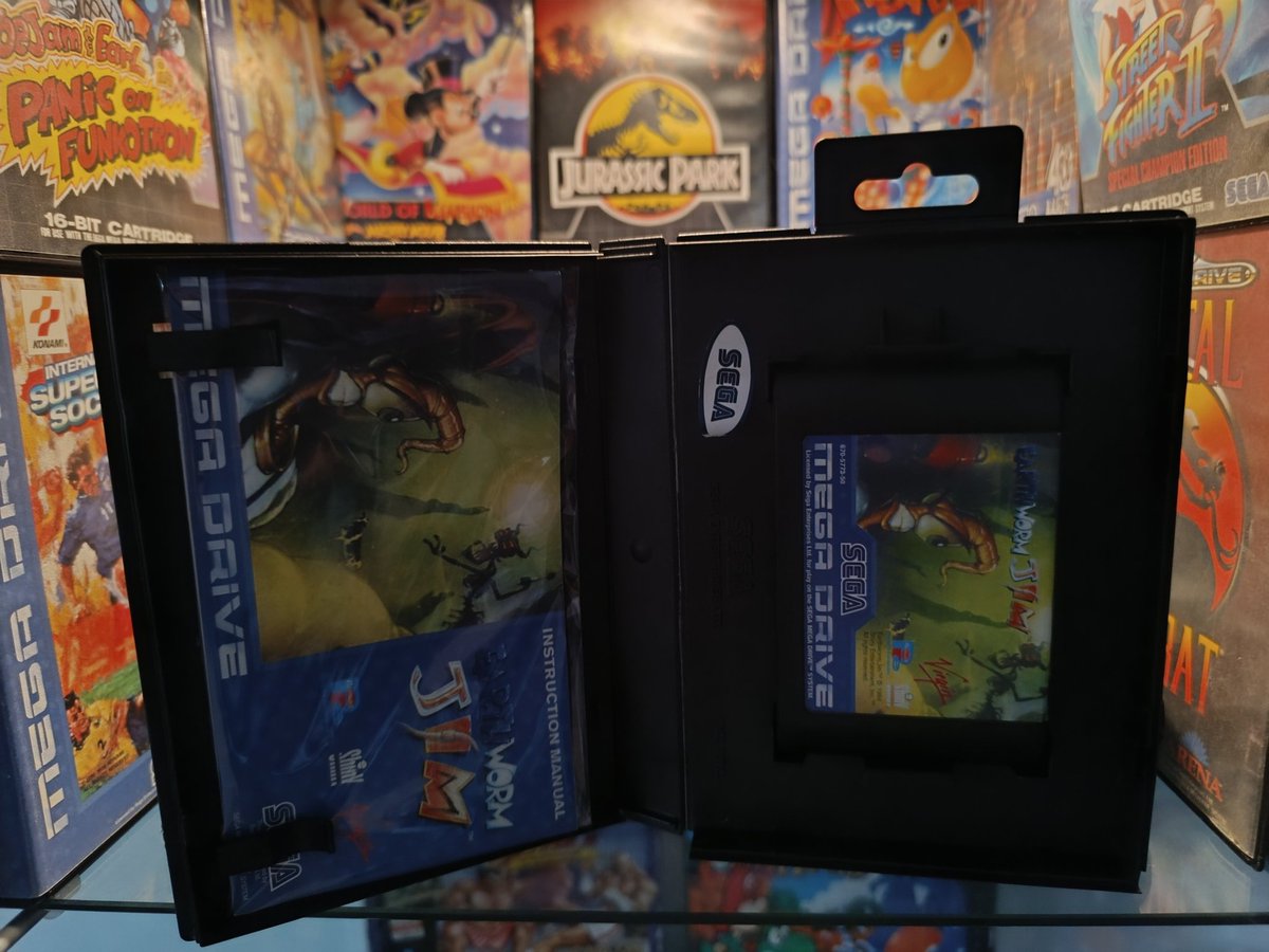 recechator's tweet image. #EarthWormJim juegazo que me ha regalado un colega hace días para mí amada Megadrive, en un estado impoluto. Para mí uno de mis favoritos en la época por todo, un plataformas a otro nivel.
