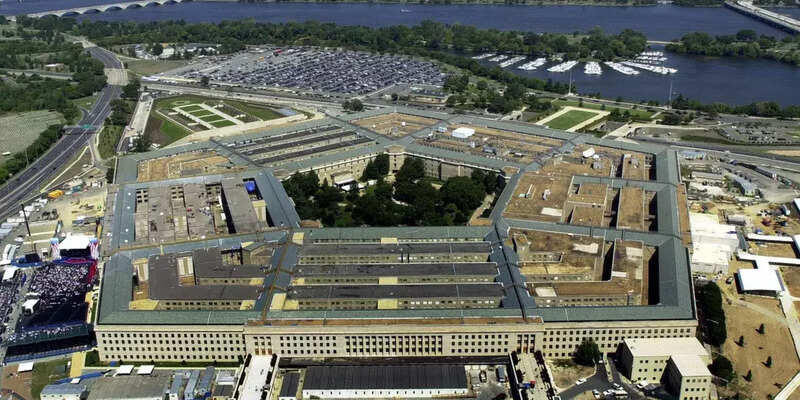 iamgiyu_'s tweet image. Pentagon signs $200M contract with Elon's @xai for government use of @grok