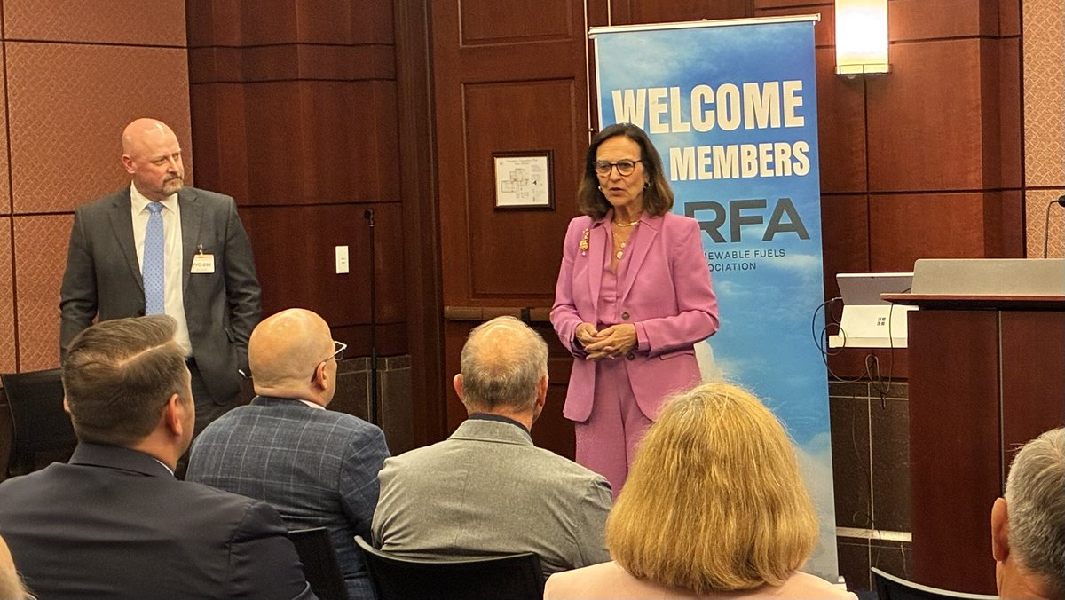 EthanolRFA's tweet image. Grateful for a conversation this afternoon with @SenatorFischer, longtime ethanol champion, about E15 and the need for a strong Renewable Fuel Standard.
