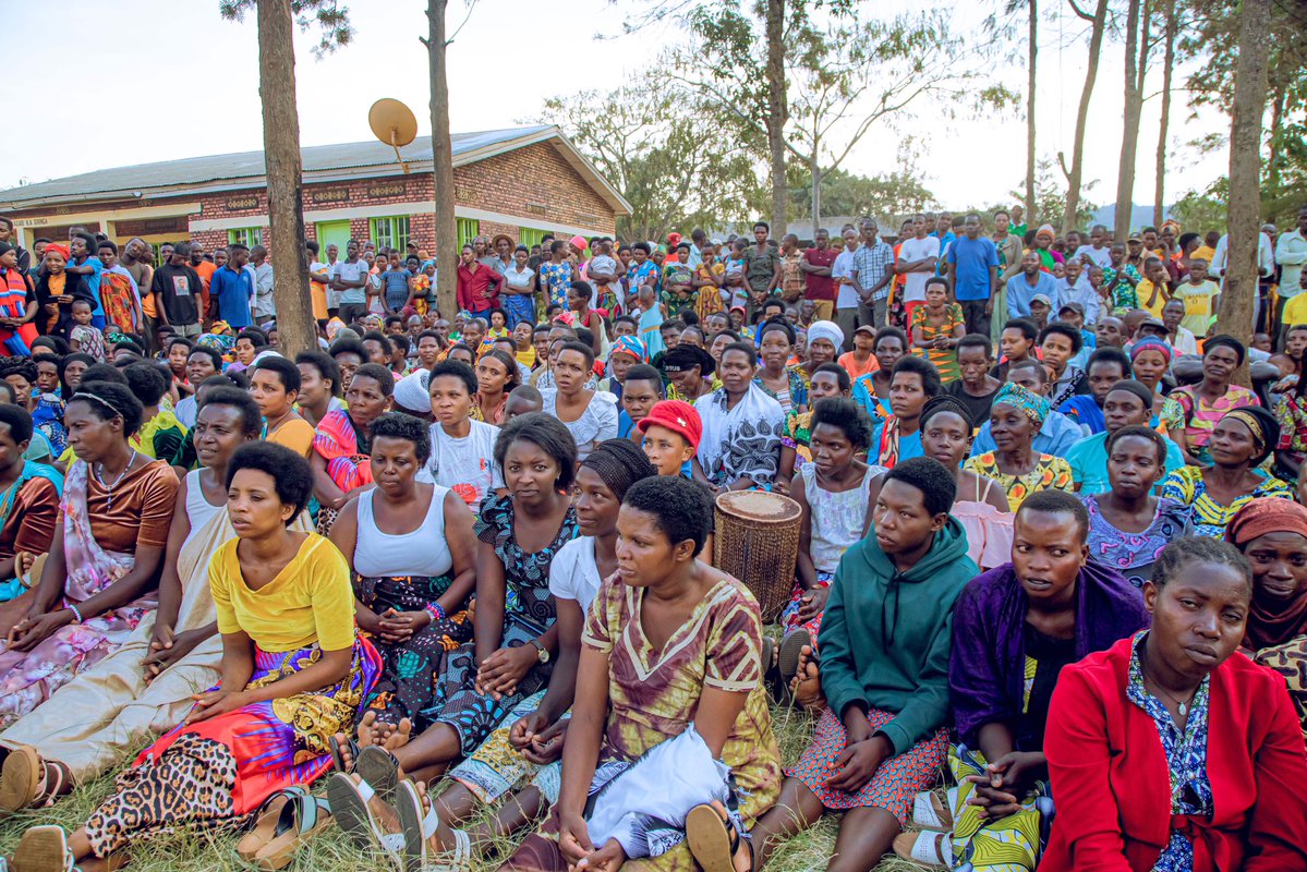 Kayonza District (@kayonzadistrict) on Twitter photo Mu Mirenge yose y'Akarere hateraniye inteko rusange z'abaturage. Umuyobozi w'Akarere <a href="/BoscoNyemazi/">Nyemazi John Bosco</a> ari kumwe n'Abagize inzego z'umutekano bifatanyije n'abaturage bo mu Murenge wa Rwinkwavu mu nteko yateraniye ku Kagari ka Gihinga. Mu Mirenge yose y'Akarere hateraniye inteko rusange z'abaturage. Umuyobozi w'Akarere <a href="/BoscoNyemazi/">Nyemazi John Bosco</a> ari kumwe n'Abagize inzego z'umutekano bifatanyije n'abaturage bo mu Murenge wa Rwinkwavu mu nteko yateraniye ku Kagari ka Gihinga.