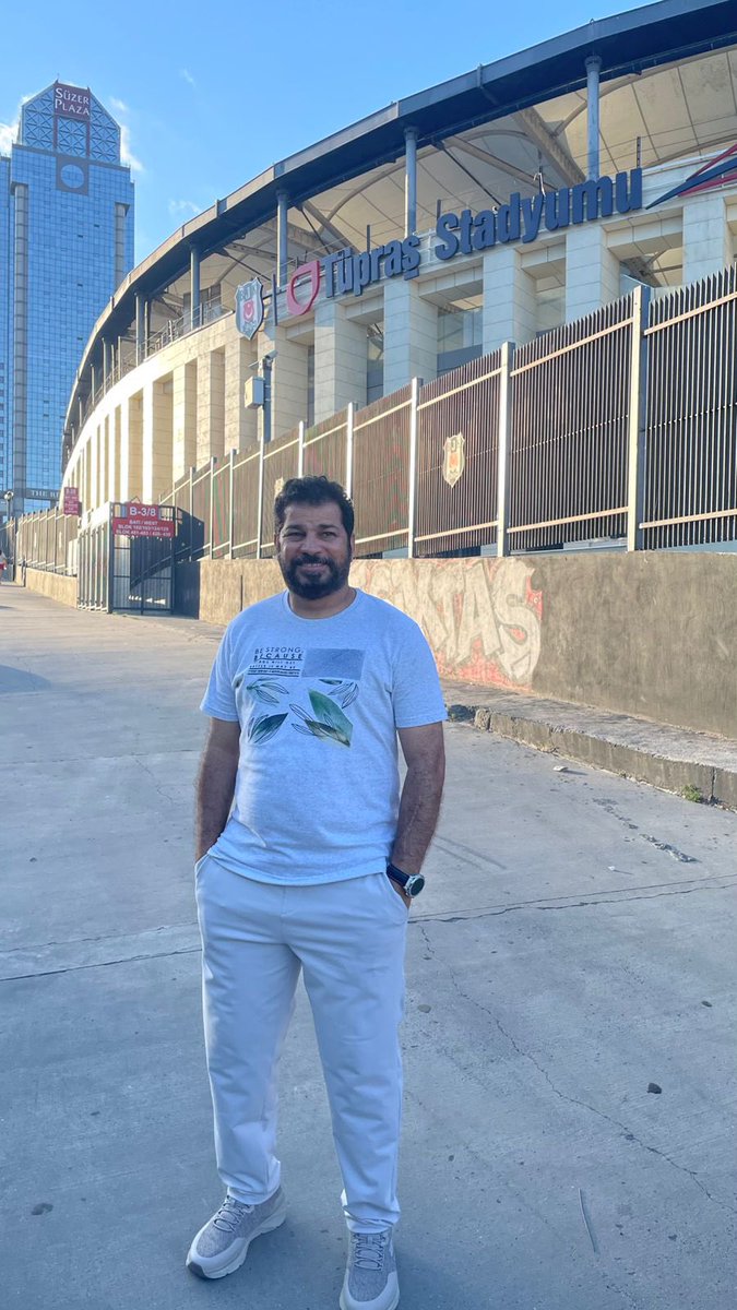 امام ملعب نادي بشكتاش التركي في اسطنبول