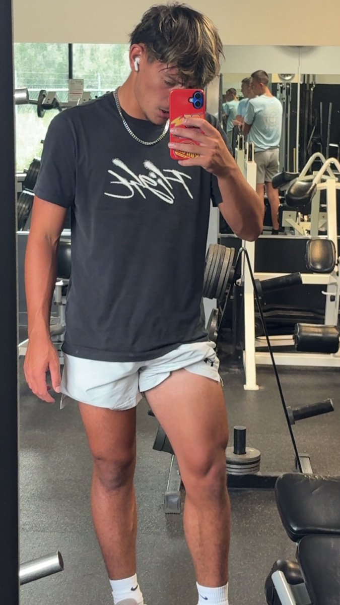 BrandonLeJeune_'s tweet photo. Legs ❤️ https://t.co/LKVostqONO