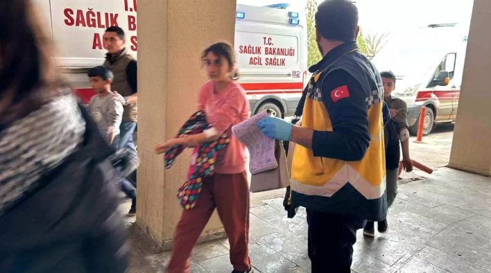 Siverek'te Yolun Karşısına Geçmeye Çalışan 2 Kişiye Otomobil Çarptı 
urfadasin.com/siverekte-yolu… 
#Urfa #sanliurfa #SONDAKİKA