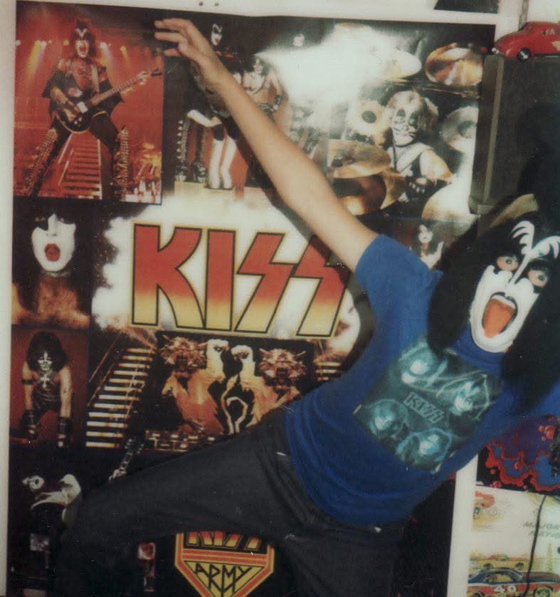 bob_robertnash's tweet image. Being a KISS fan in the 70s was fun.
When I think about the 1977-78 period,
I can't help but feel good and smile.
Life was simpler then, and KISS was a great part of it.
#70sKISS