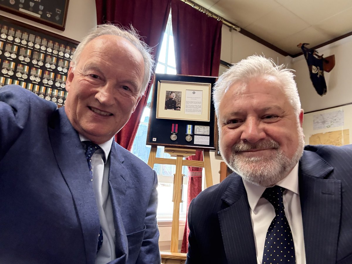 AlastairBruce_'s tweet image. Just met David Dickinson, who found Jim Reynolds’ ID Card on Tumbledown, close to where Jim was killed during #Falklands War, 1982.
It was added to his medals at Regimental HQ @scots_guards, today.