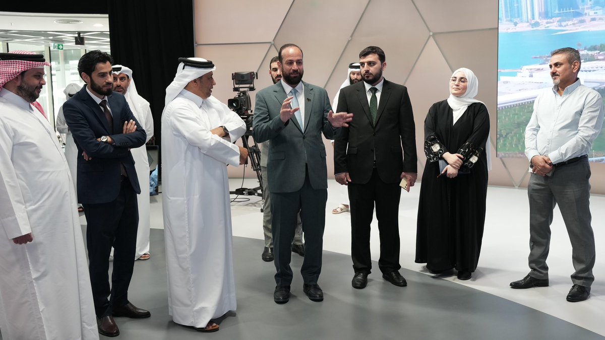 qmc_qa's tweet image. أجرى سعادة الدكتور حمزة المصطفى، وزير الإعلام في الجمهورية العربية السورية والوفد المرافق له، جولة ميدانية في المؤسسة القطرية للإعلام شملت تلفزيون قطر وتلفزيون 37، حيث اطّلع على سير العمل والبنية التقنية الحديثة، مشيدًا بما لمسه من تطور إعلامي ومؤكدًا أهمية تعزيز التعاون الإعلامي