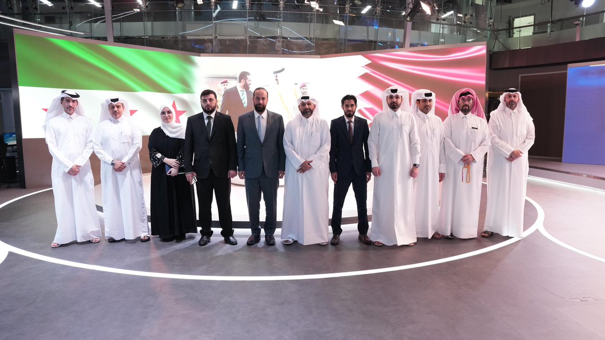 qmc_qa's tweet image. أجرى سعادة الدكتور حمزة المصطفى، وزير الإعلام في الجمهورية العربية السورية والوفد المرافق له، جولة ميدانية في المؤسسة القطرية للإعلام شملت تلفزيون قطر وتلفزيون 37، حيث اطّلع على سير العمل والبنية التقنية الحديثة، مشيدًا بما لمسه من تطور إعلامي ومؤكدًا أهمية تعزيز التعاون الإعلامي