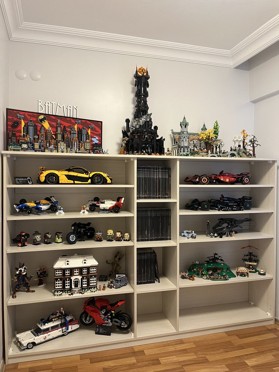 Üst kat (çatı katı) ve alt kat olmak üzere 2 ayrı odada şöyle bir manzara var.