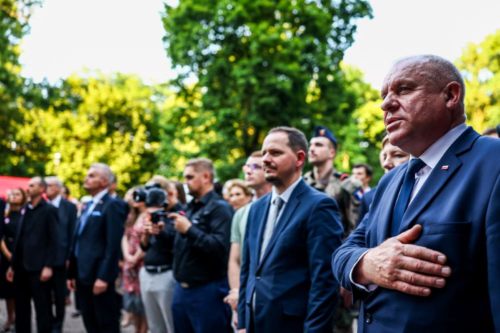 145 lat temu, na podstawie ustawy przyjętej przez Zgromadzenie Narodowe i Senat Francji, dzień 14 lipca został ustanowiony Świętem Narodowym Francji🇫🇷. Co rok Francuzi upamiętniają w sposób bardzo uroczysty rocznicę zdobycia Bastylii, które rozpoczęło Wielką Rewolucję Francuską.