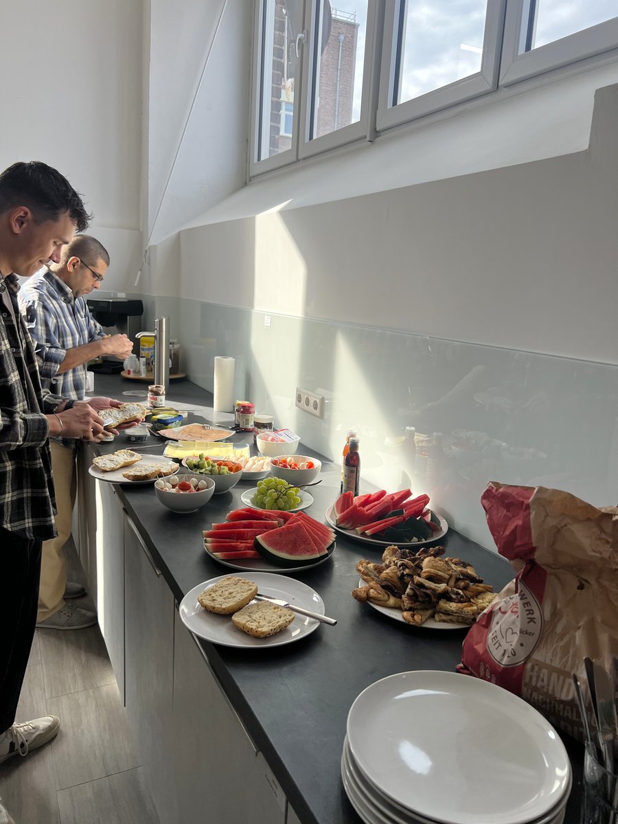 Heute fand erneut unser Big Bang Buddy Frühstück statt – standortübergreifend in Köln, Hamburg und remote. Ein tolles Format, das den persönlichen Austausch fördert, das Wir-Gefühl stärkt und Kolleg:innen über ihre Teams hinweg vernetzt. 
#Teamwork #areto