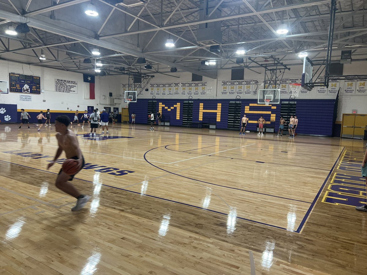 DawgHoops1's tweet image. Another day to get better for the Dawgs! Consistency is key.
#NPH
#bethechange
#EDGE
@AthleticsMISD @MidlandHigh_MHS @reese_puckett @midlandfresh