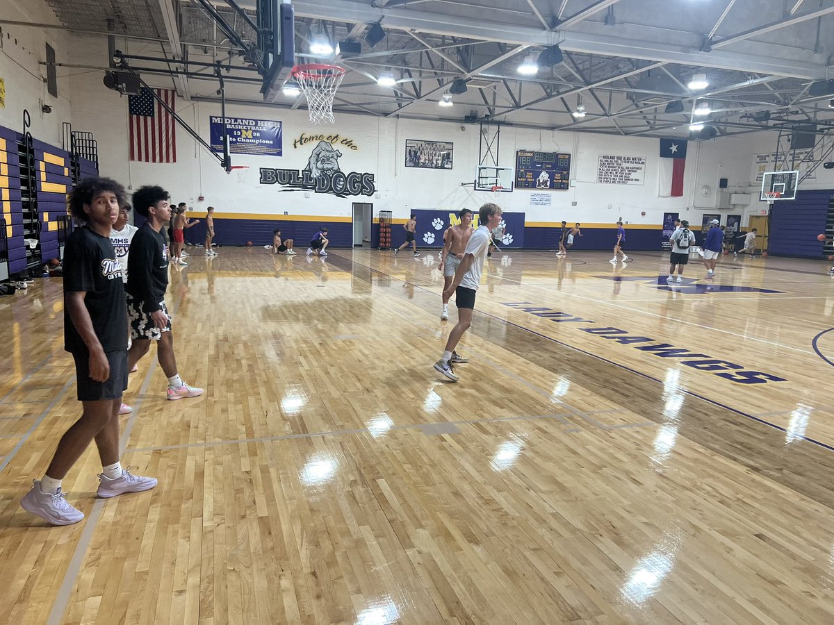 DawgHoops1's tweet image. Another day to get better for the Dawgs! Consistency is key.
#NPH
#bethechange
#EDGE
@AthleticsMISD @MidlandHigh_MHS @reese_puckett @midlandfresh