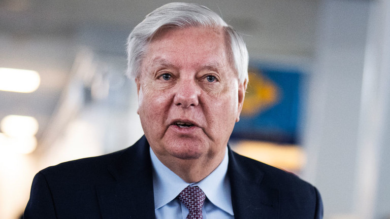 DietHeartNews's tweet image. Joe Biden said he wanted to “destroy Russia.” Senators Graham and Blumenthal said their bill contains “bone-crushing” sanctions. Senator John Kennedy boasted, “We can turn Putin and Russia into fish food.” Is this school yard bluster or does the U.S. plan to take on #Russia?