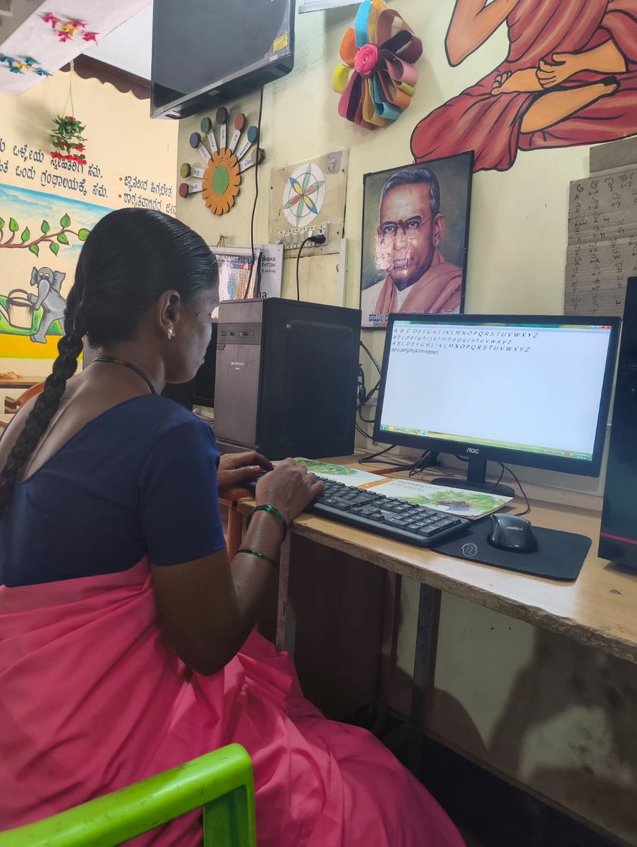 readingkafka's tweet image. Frontline health worker (ASHA) learns to type on the computer in the rural public library. #publiclibrariesforall