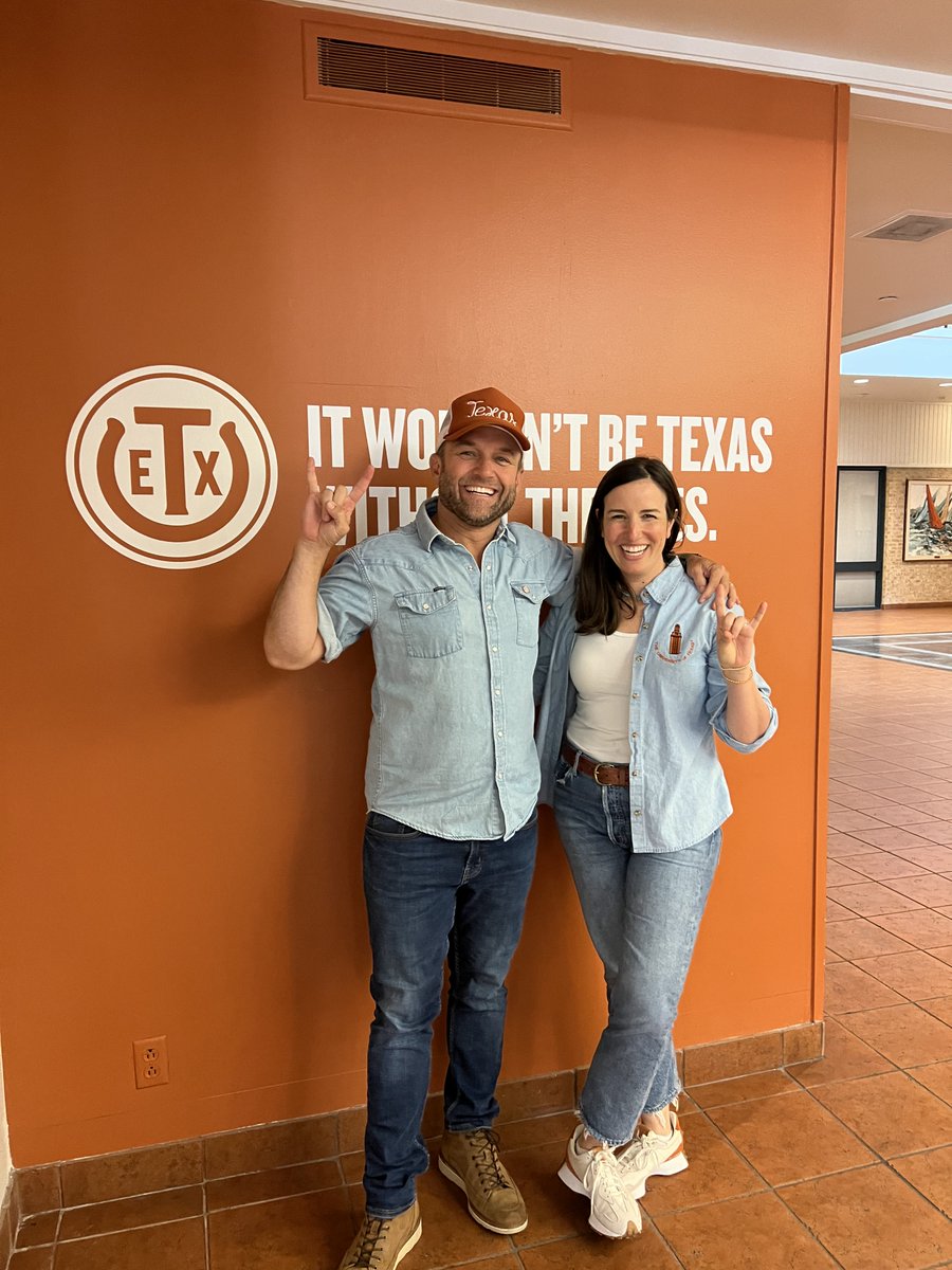 TexasExes's tweet image. All episodes of Hello Longhorn, our podcast introducing you to Longhorn entrepreneurs, are streaming now. Hear from the Longhorns who founded Tiff's Treats, Chet the Daytripper, and more. Get caught up before season two launches in August! Listen now → texasexes.org/hello-longhorn
