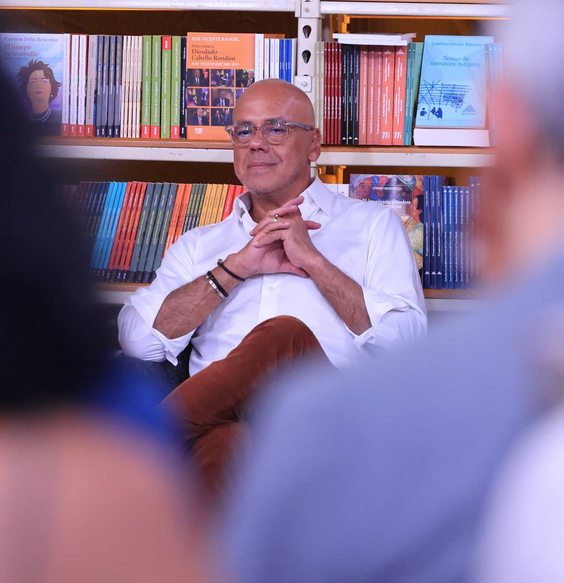 raymiris2804's tweet image. El próximo domingo elegiremos a nuestros representantes municipales y escogeremos en los más de 15 mil centros de votación los proyectos de la juventud. Seguimos avanzando hacia una nueva forma de democracia para la consolidación del #Poder #Comunal.