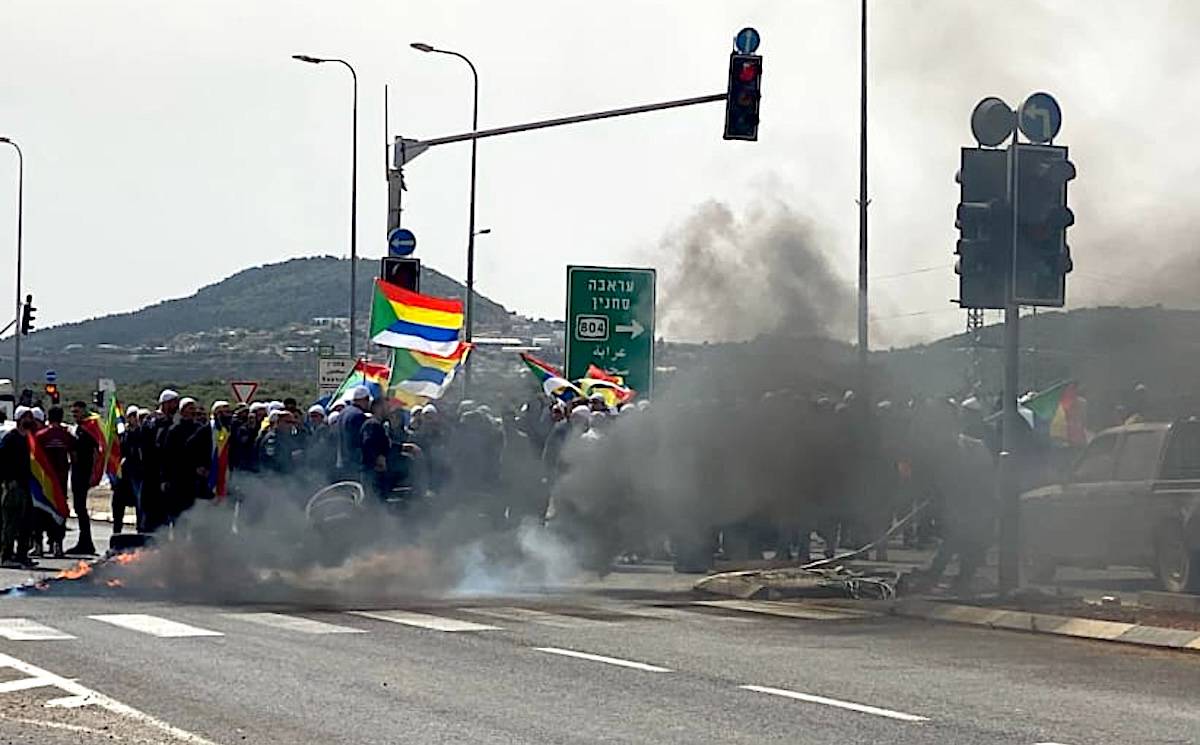 ArmeniaRojava's tweet image. We condemn the HTS/IS attacks against the #Druze. We know that imperialism is behind darkness. The entire #Syrians, especially the Druze, #Alawites, #Yazidis, and #Christians, are under threat from the imperialist-backed HTS/IS gangs. We stand our ground against these threats!