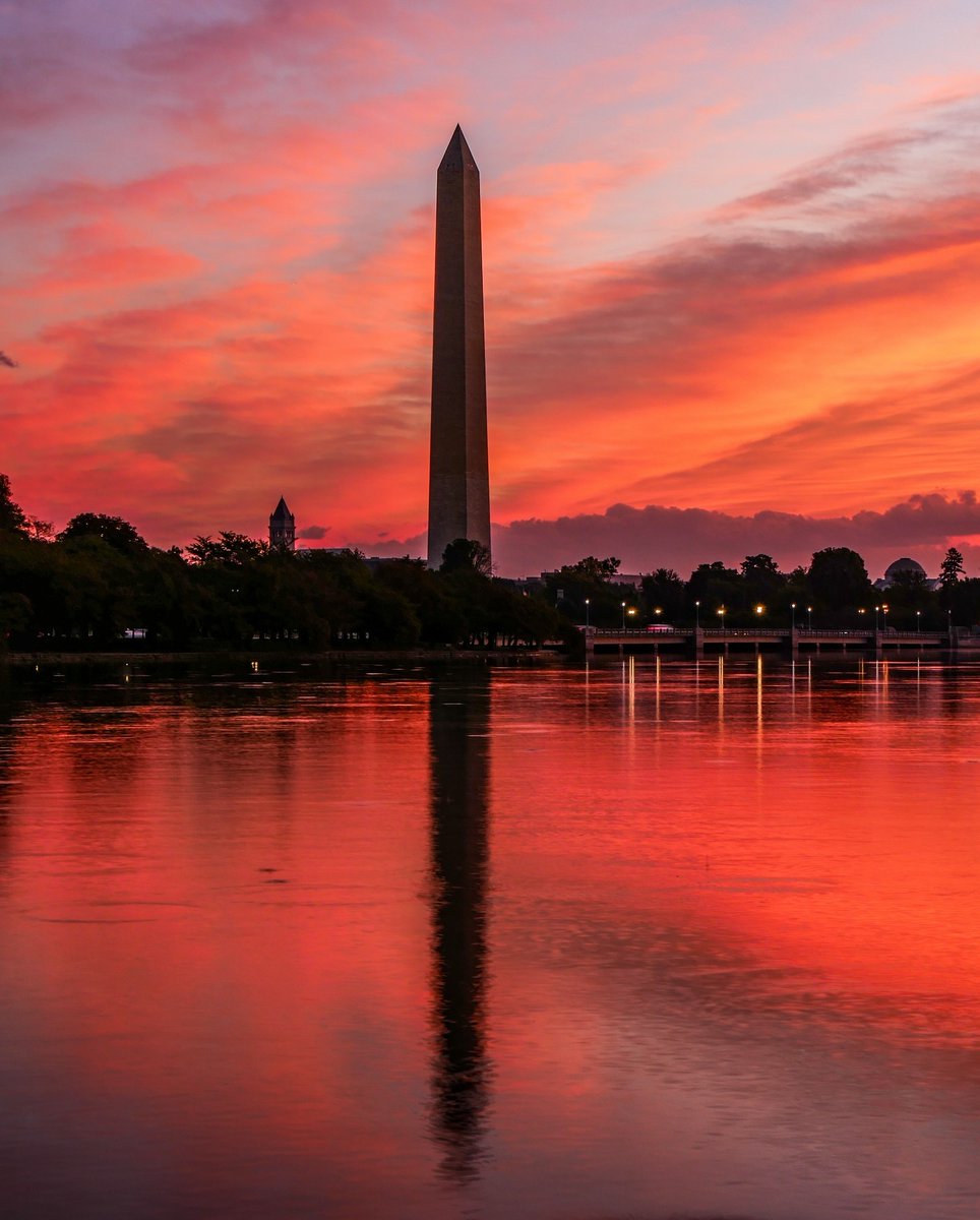 washingtondc's tweet image. Our weekend picks for July 18-20 in #WashingtonDC! ๐
๐ช Final weekend of 'Duel Reality' at @ShakespeareinDC
๐โโ๏ธ Final weekend of 'Momentum Park(our)' at @BuildingMuseum
And more! #Only1DC
๐: washington.org/things-to-do-tโฆ
๐ธ: themetallurgist_x / IG