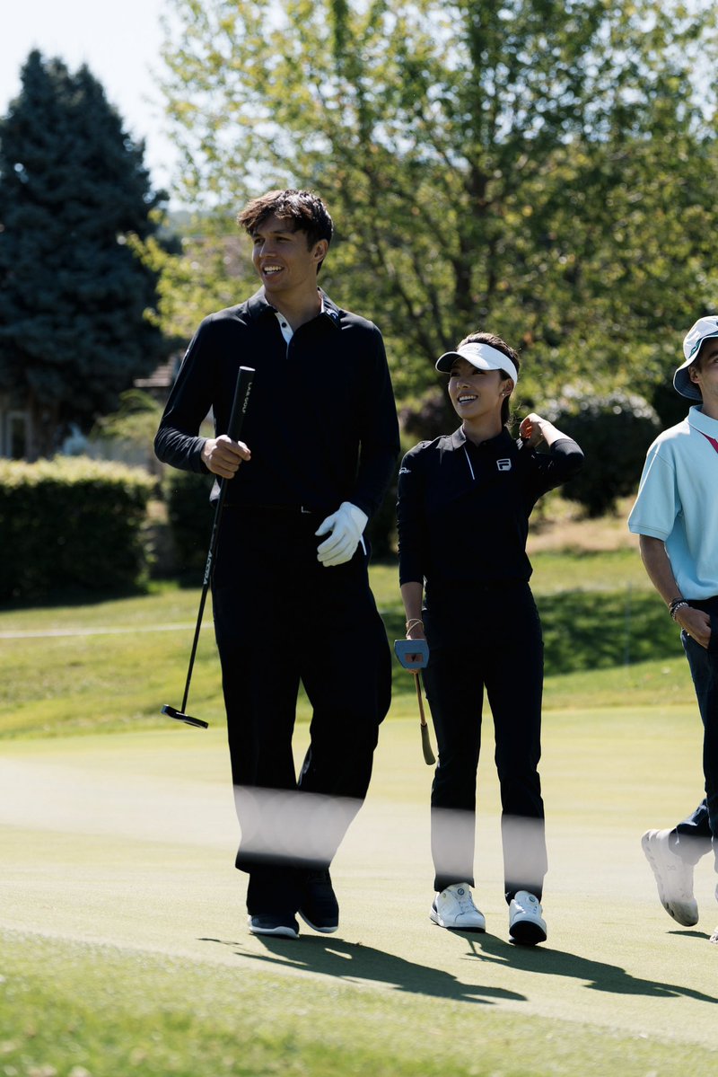 alex_albon's tweet image. Always love seeing Lily do her thing, thanks @EvianChamp for letting me hit some balls!⛳️