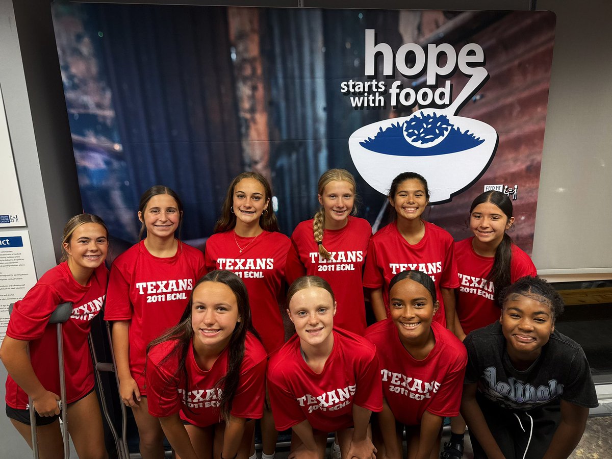 kenzie_2030's tweet image. Community Service ✅ 🤍🌍
Team Bonding ✅ ❤️
DT 2011 ECNL partnered with @fmsc_org to pack over 30,000 meals that will be sent to Honduras.  

 ⚽️💪

#Texans2011ECNL #FMSC #GiveBack #SoccerWithPurpose #TeamworkMakesTheDreamWork