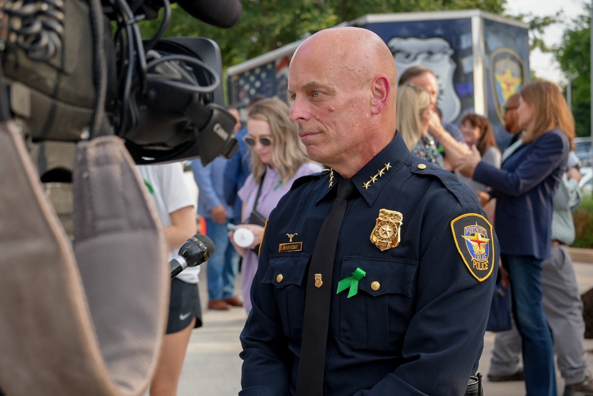 fortworthpd's tweet image. Last night was truly special. Thank you to everyone who came out to show their support for the victims of the Texas Hill Country Flooding. Thank you to @MayorMattie and the @CityofFortWorth for organizing this candlelight vigil.
Its still a long road ahead for our fellow Texans,…