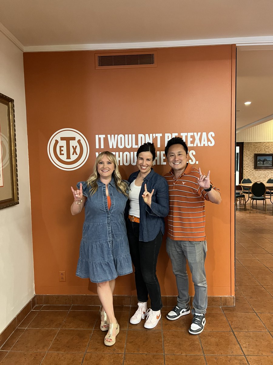 TexasExes's tweet image. All episodes of Hello Longhorn, our podcast introducing you to Longhorn entrepreneurs, are streaming now. Hear from the Longhorns who founded Tiff's Treats, Chet the Daytripper, and more. Get caught up before season two launches in August! Listen now → texasexes.org/hello-longhorn