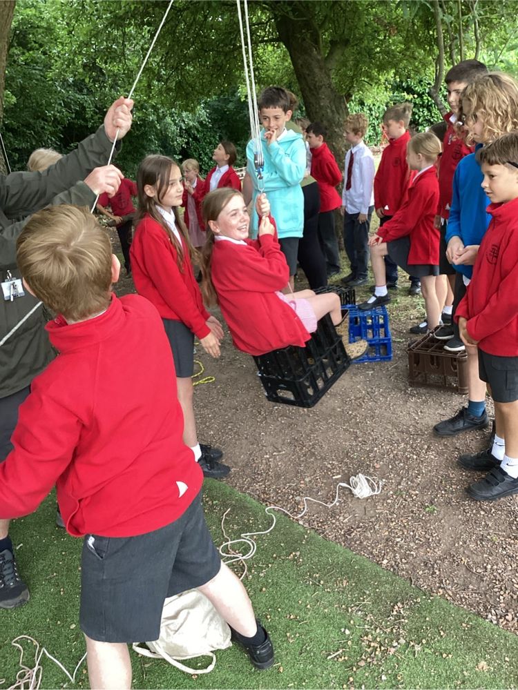 CrowtonCE's tweet image. Today in Forest School, KS2 made a rope swing and used pulleys to make a magic carpet!❤️🌳🌿 @EdsentialUK