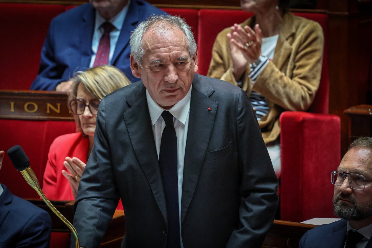 le_Parisien's tweet image. 🔴 DIRECT | François Bayrou propose de «supprimer deux jours fériés»
Comme exemple, il cite le 8 Mai et le lundi de Pâques
«Ce sont des propositions», insiste-t-il
➡️ l.leparisien.fr/ceUd